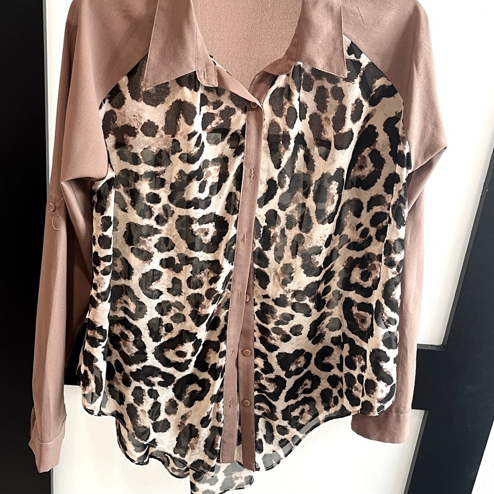 Umgee Medium bottom up collared shirt